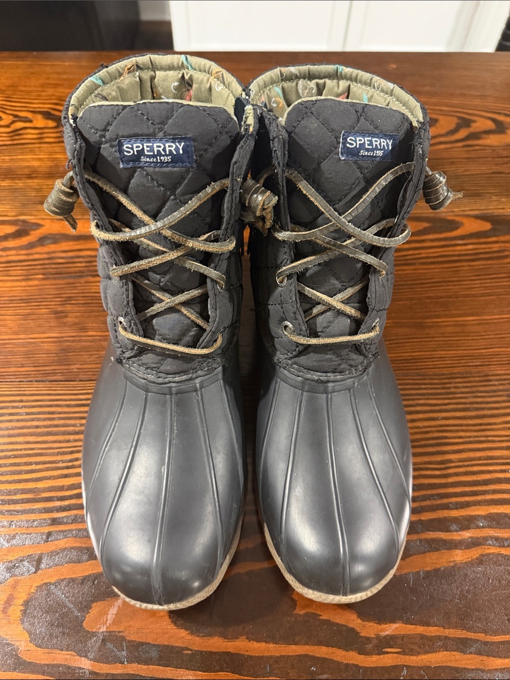 Sperry Black Quilted Lace-Up Waterproof Boots size 9.5W